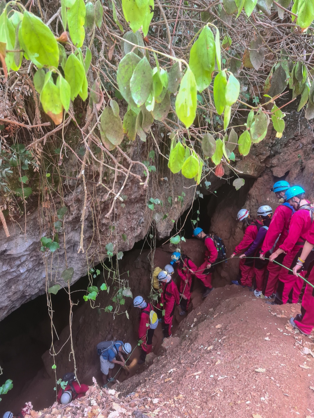Grotte Chaâra : randonnée, spéléologie & kayak
